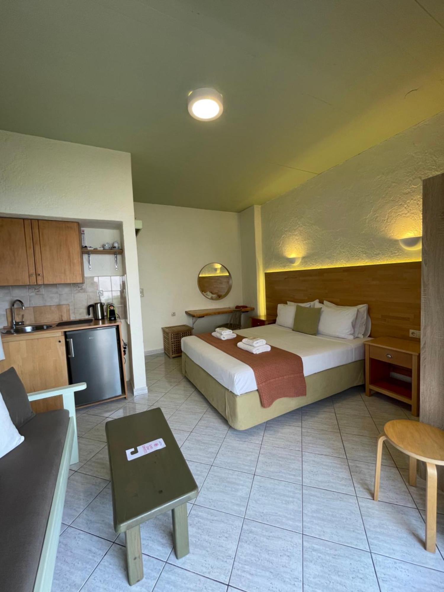 Villa Georgia Apartments & Suites Kalamaki  Bilik gambar
