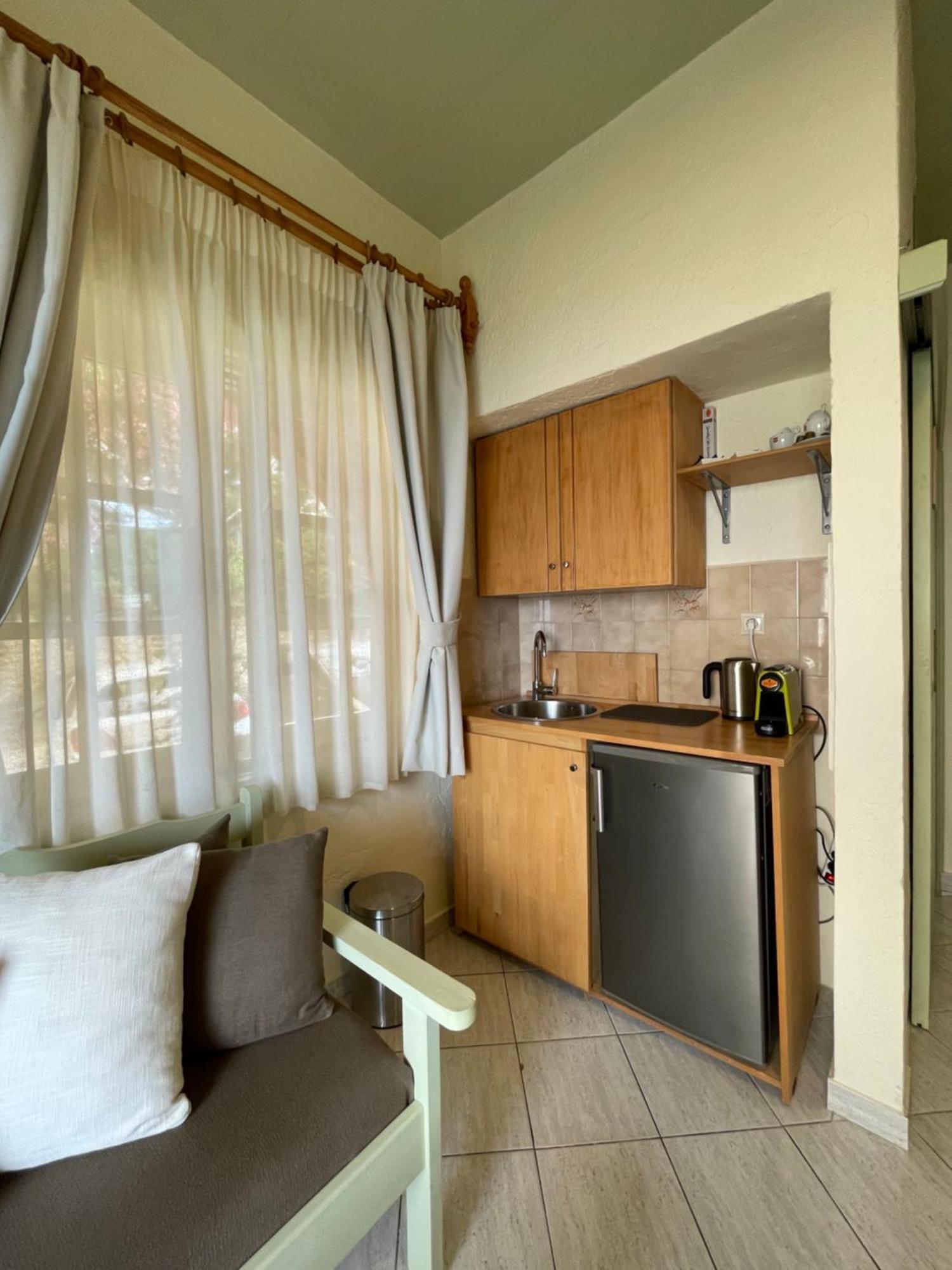 Villa Georgia Apartments & Suites Kalamaki  Bilik gambar