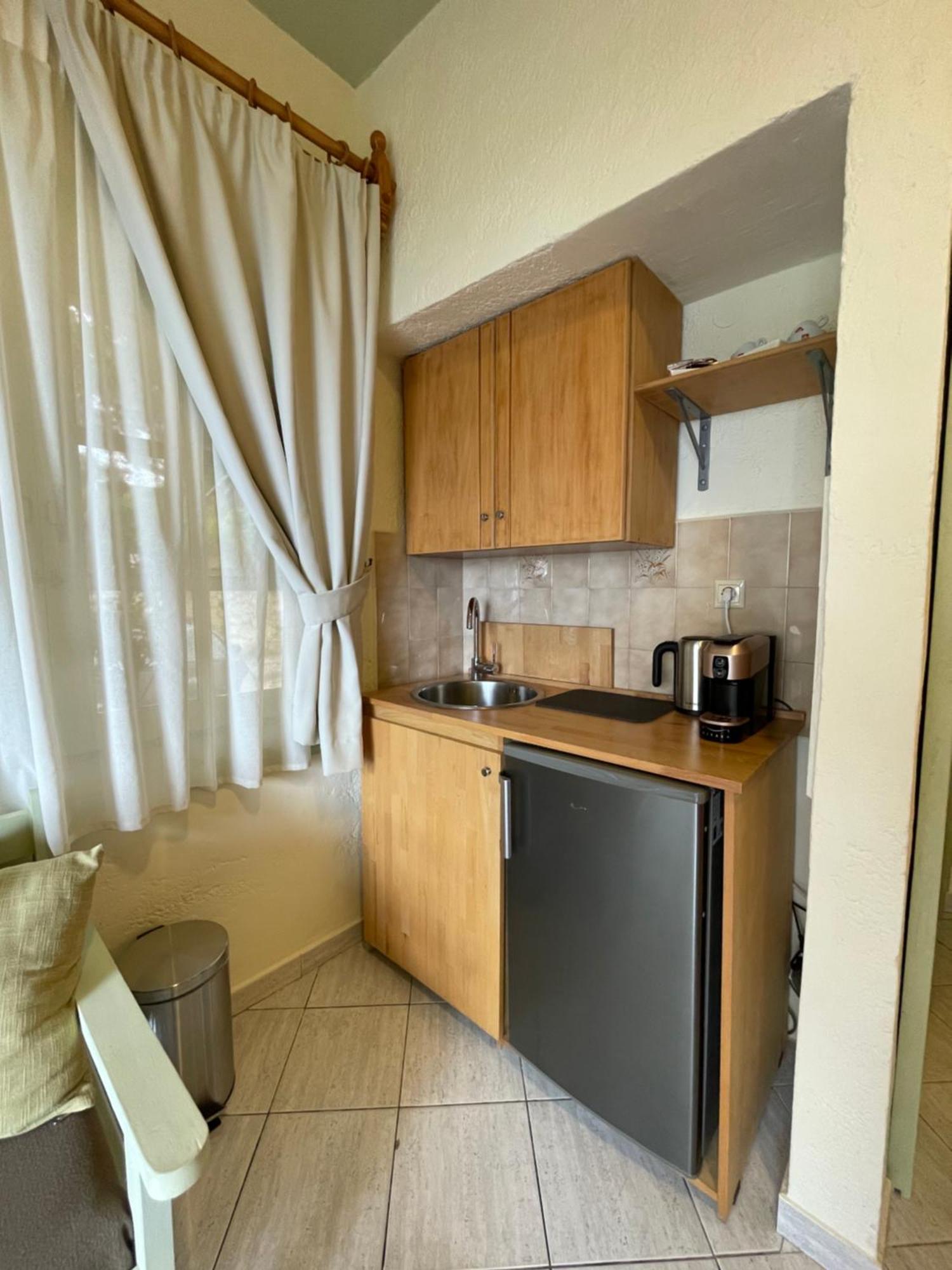 Villa Georgia Apartments & Suites Kalamaki  Bilik gambar