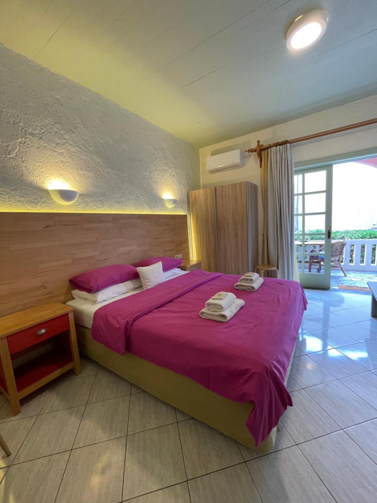Villa Georgia Apartments & Suites Kalamaki  Bilik gambar